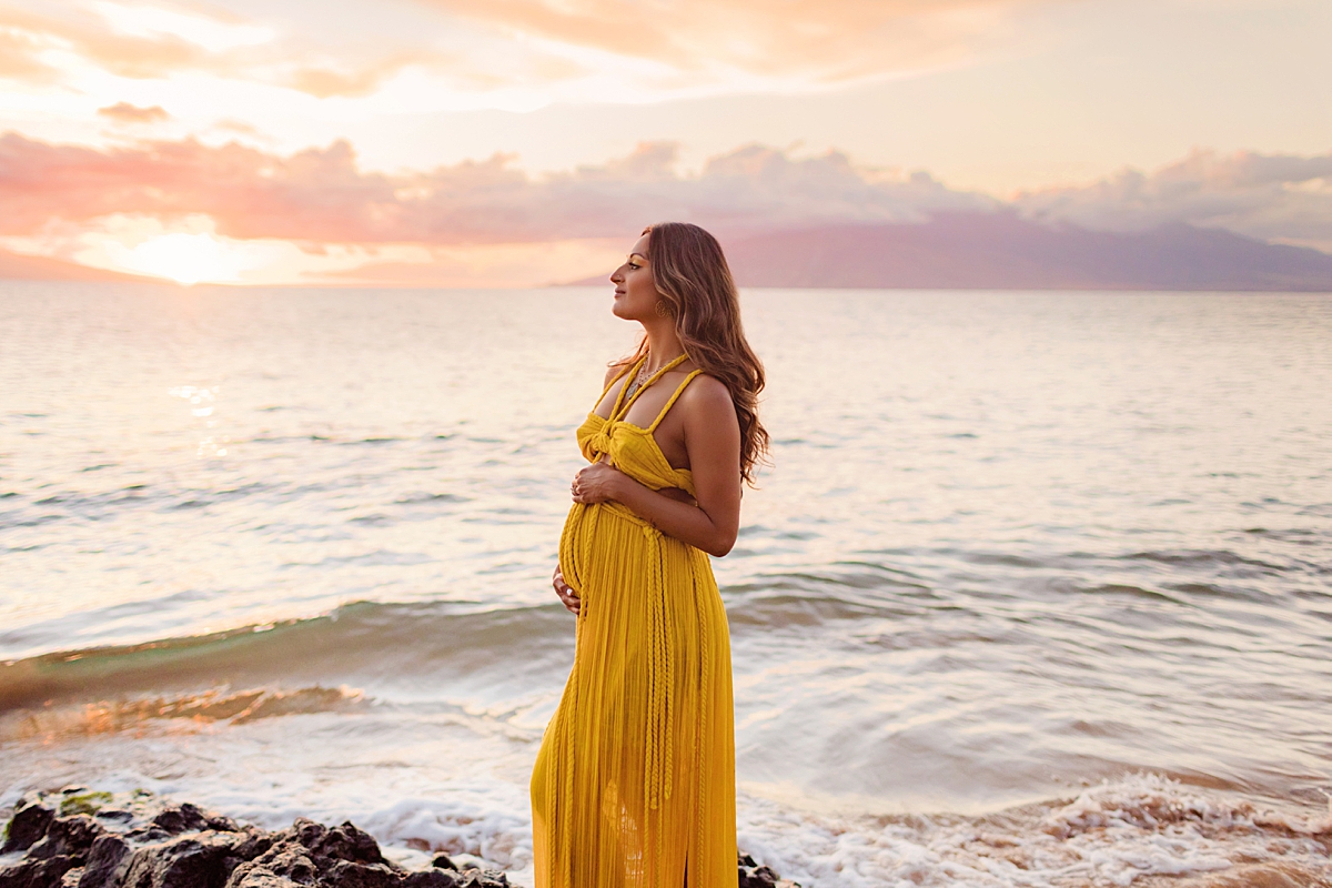 Oufit Ideas for Hawaii Beach Maternity Pictures