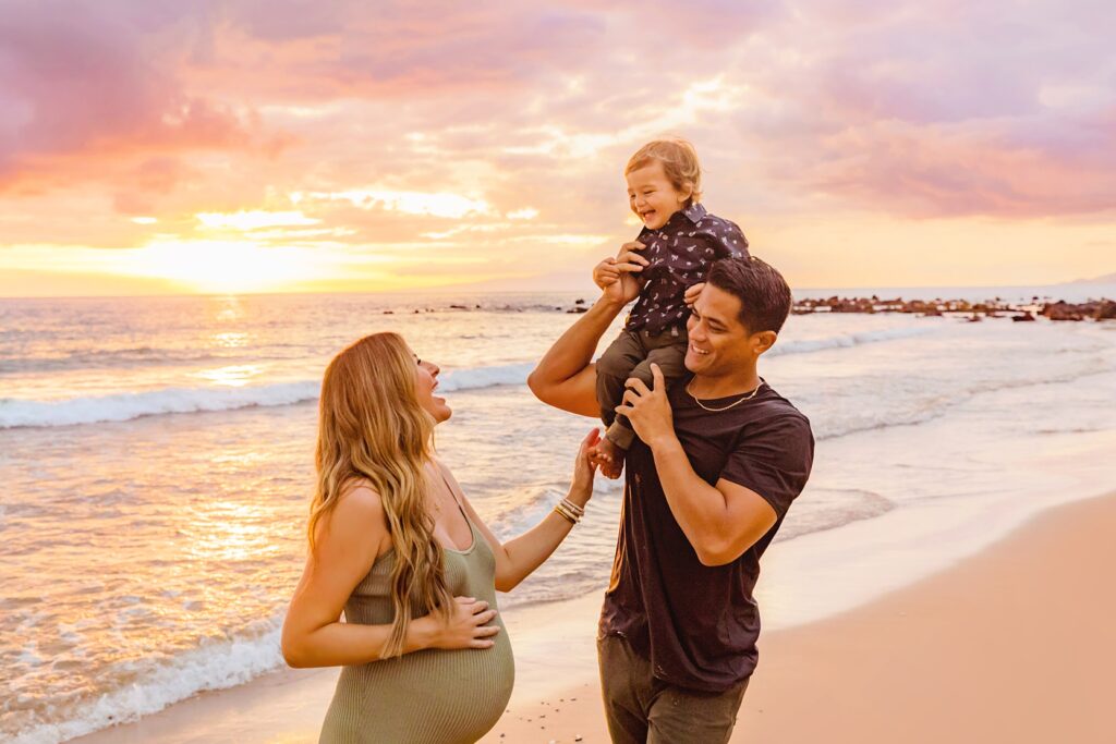Maui sunset maternity pictures photographed in Wailea by love and water photography
